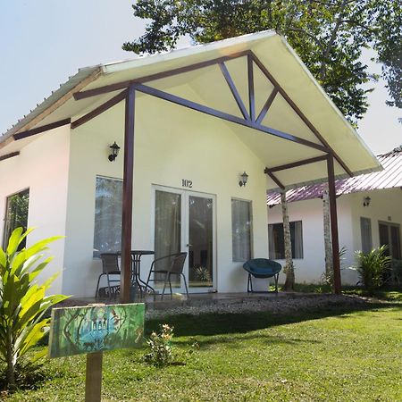 Chaikoni Lodge Пукальпа Екстер'єр фото