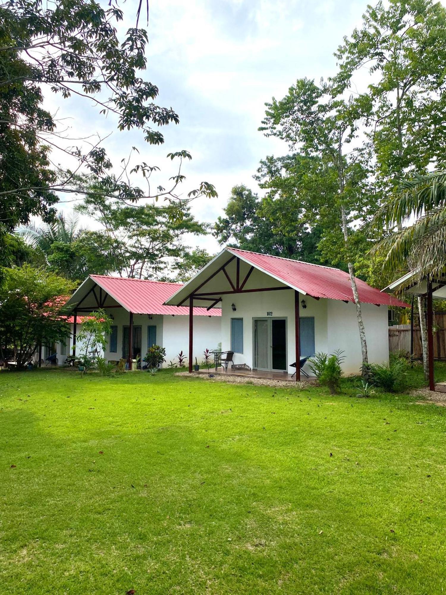 Chaikoni Lodge Пукальпа Екстер'єр фото